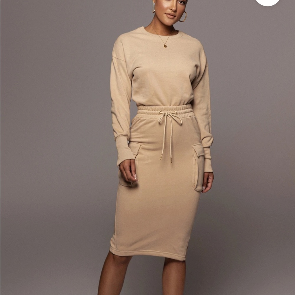 BEIGE AMBREAL CREW NECK BODYSUIT